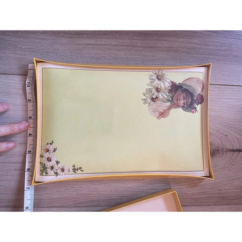 Vintage Victorian‎ Girl Stationary Set with Flowers 20 Sheets 20 Envelope